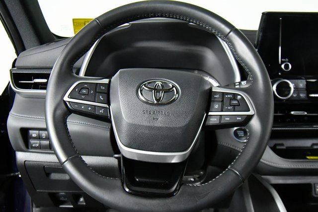2024 Toyota Highlander LE photo 2