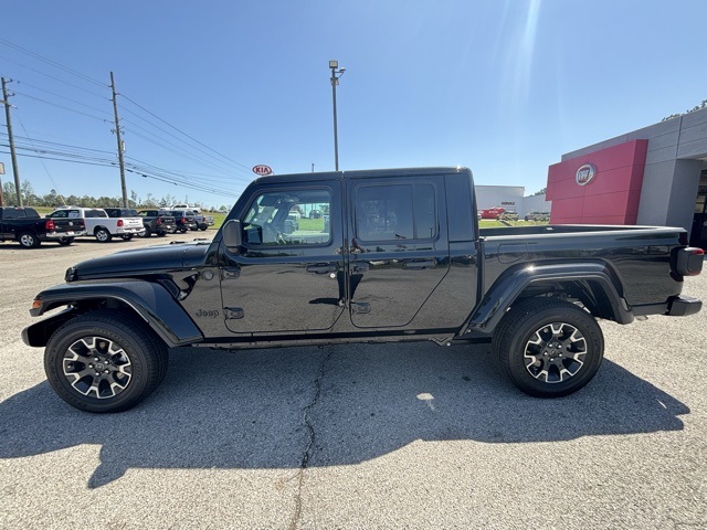 2025 Jeep Gladiator Sport S photo 3