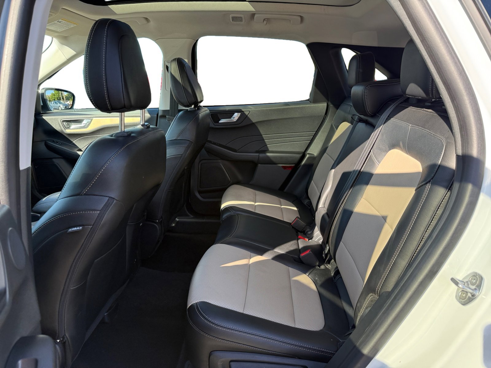 2021 Ford Escape Plug-In Hybrid Titanium photo 16