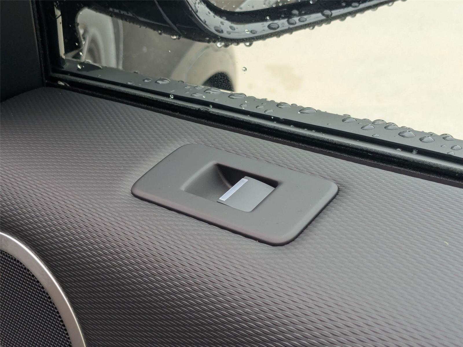 2025 Land Rover Discovery SE photo 30