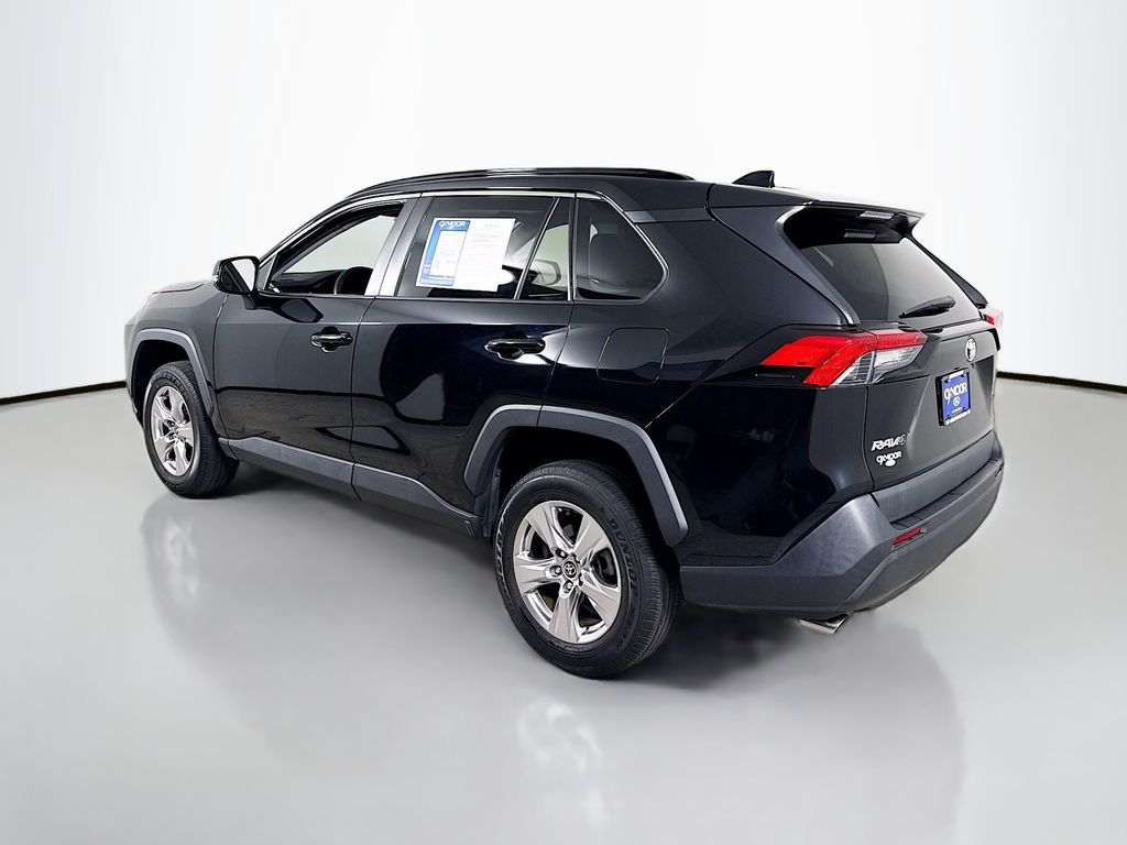 2022 Toyota RAV4 XLE photo 7