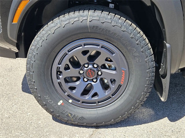2025 Nissan Frontier Crew Cab PRO-4X photo 4