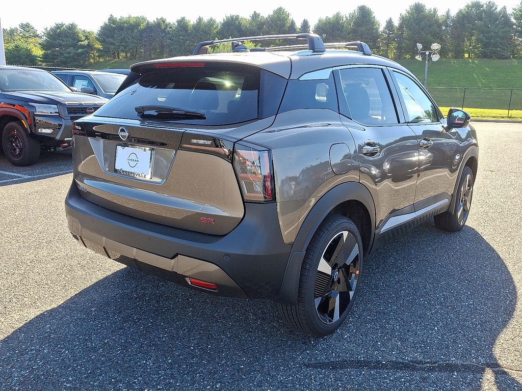 2026 Nissan Kicks SR photo 3