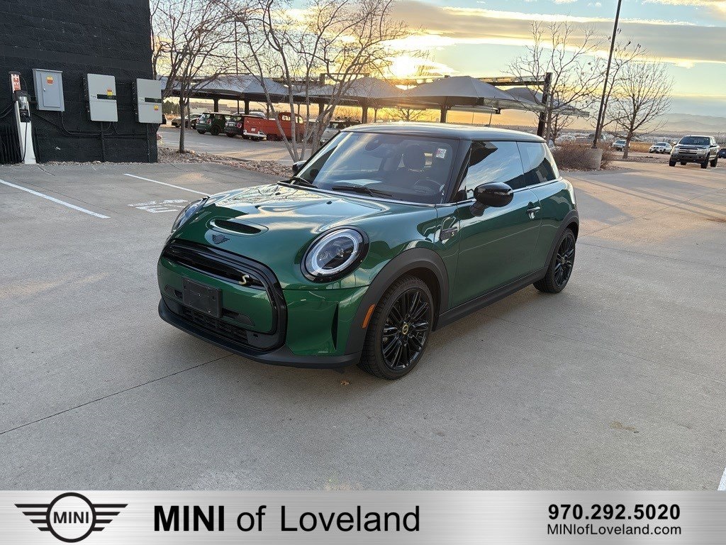 2024 MINI Hardtop 2 Door SE's photo