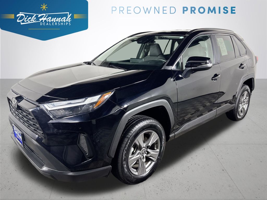2024 Toyota RAV4 XLE's photo