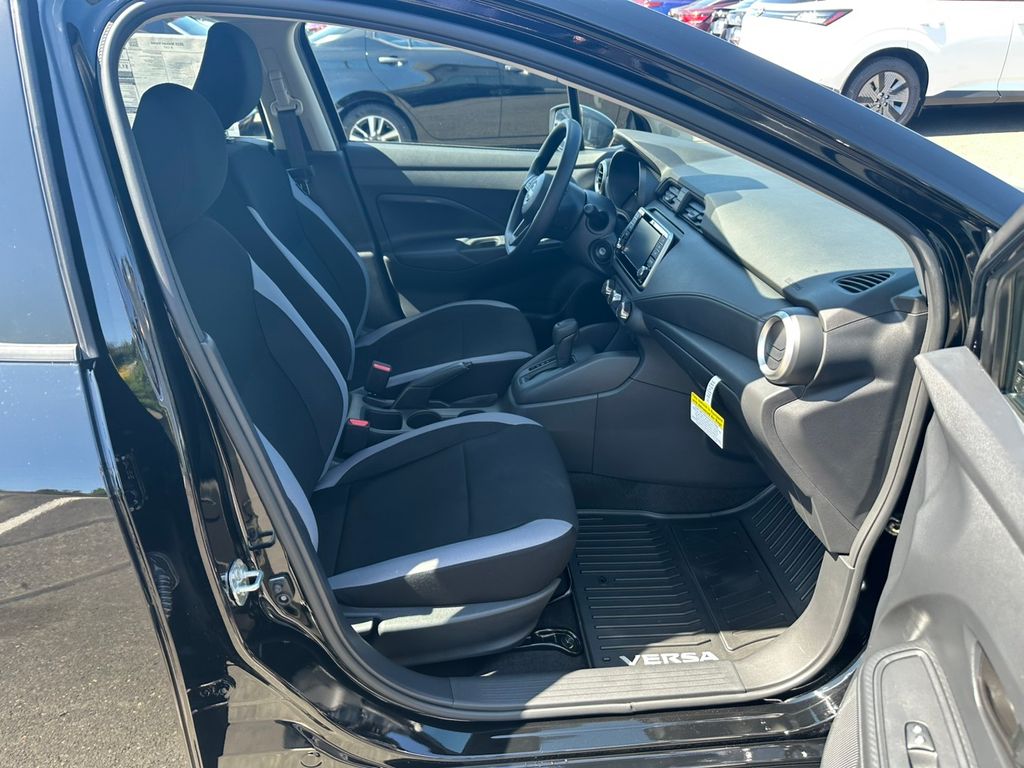 2025 Nissan Versa 1.6 S photo 19