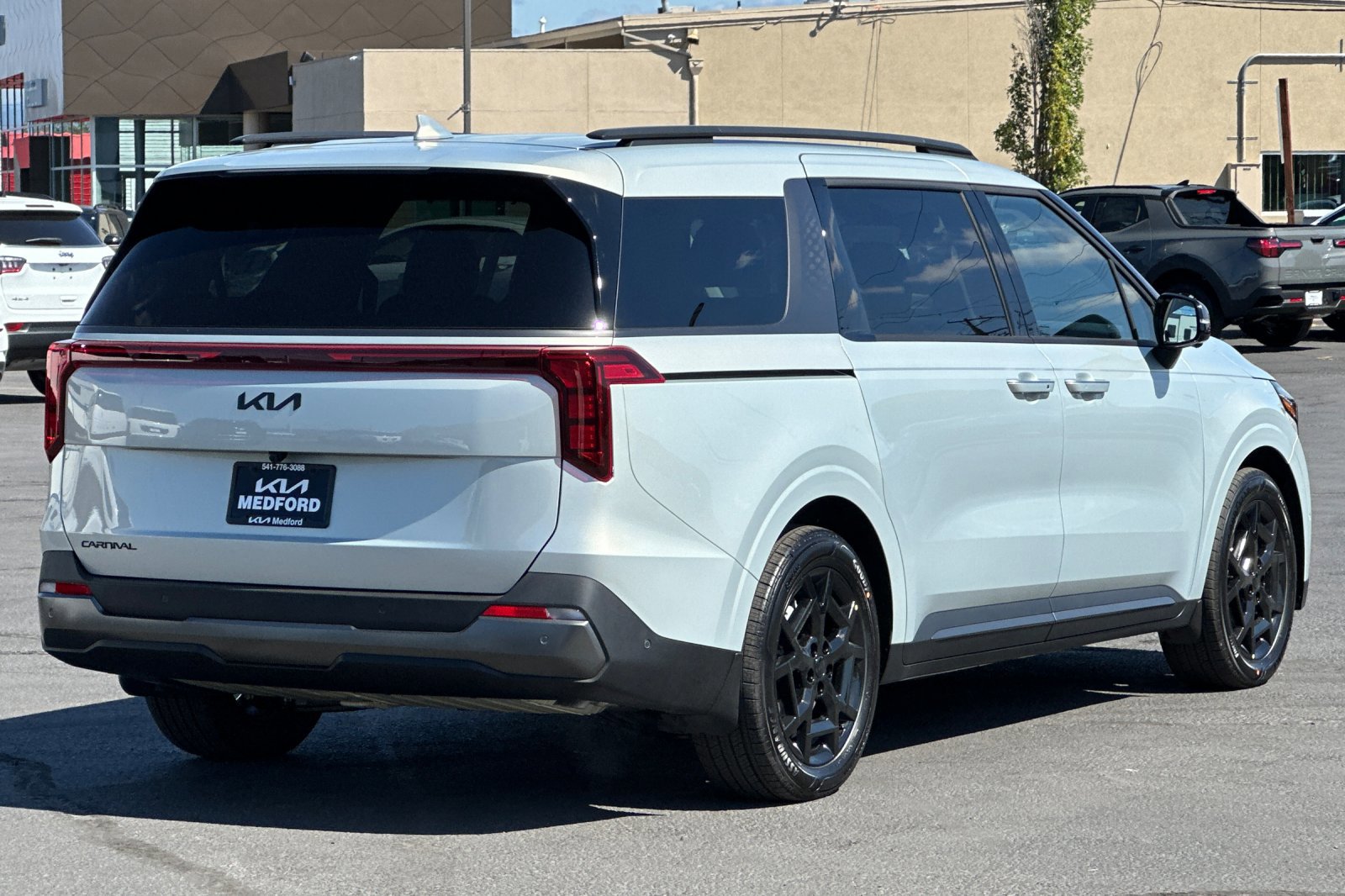 2026 Kia Carnival SX photo 3