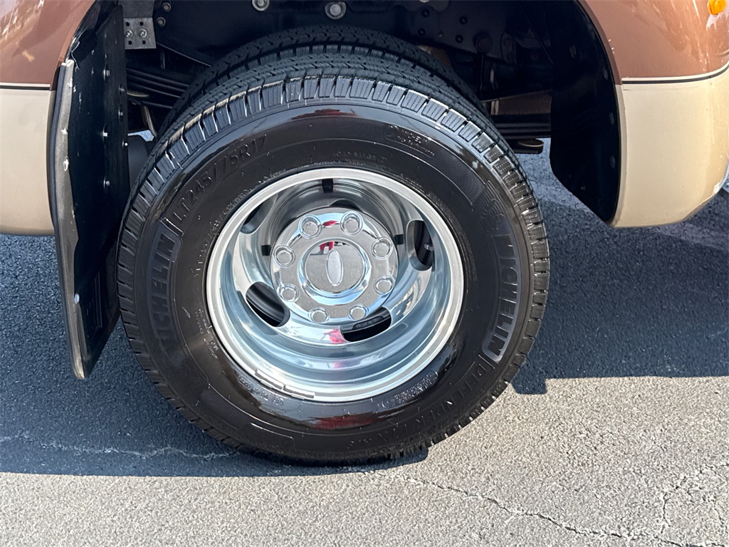 2011 Ford F-450 Lariat photo 17
