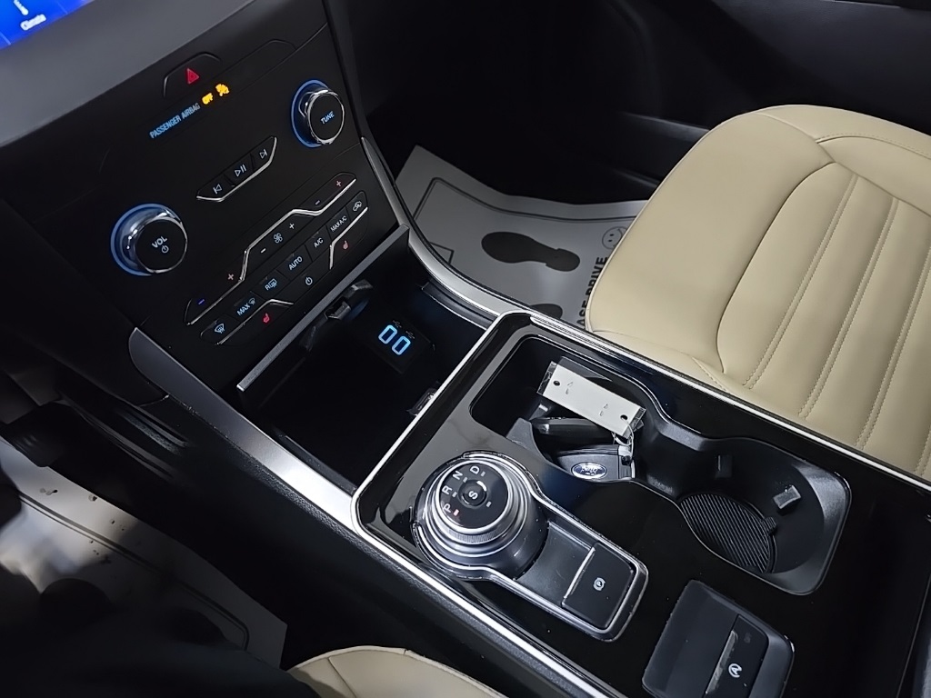 2020 Ford Edge SEL photo 26