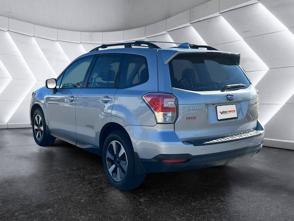 2017 Subaru Forester 2.5i Premium photo 4