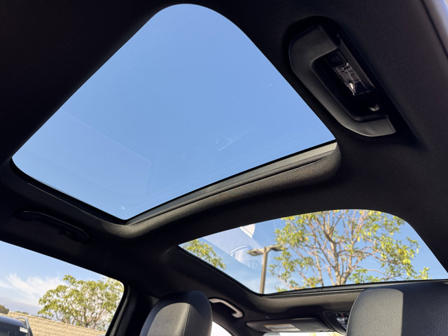 2026 Mercedes Benz GLB 250 photo 3