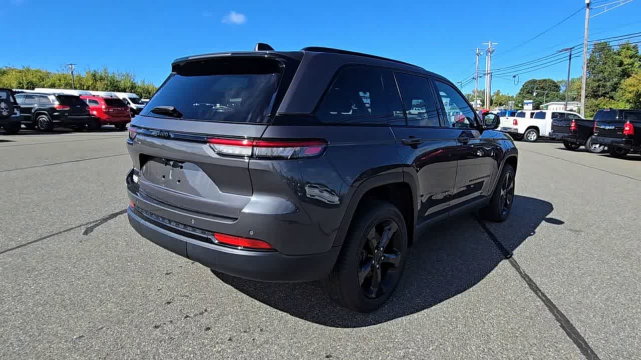 2022 Jeep Grand Cherokee Altitude photo 4