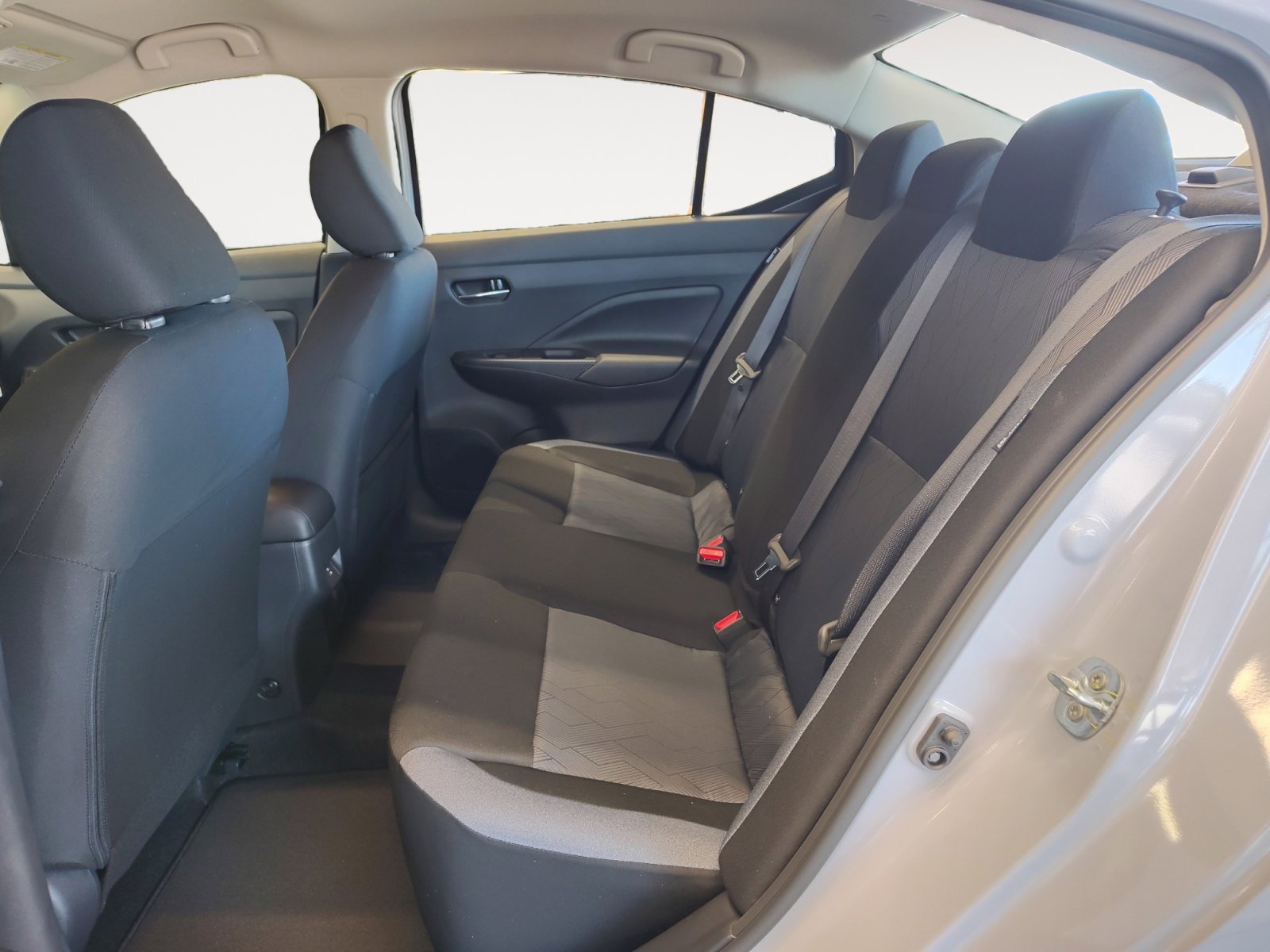 2025 Nissan Versa SV photo 19