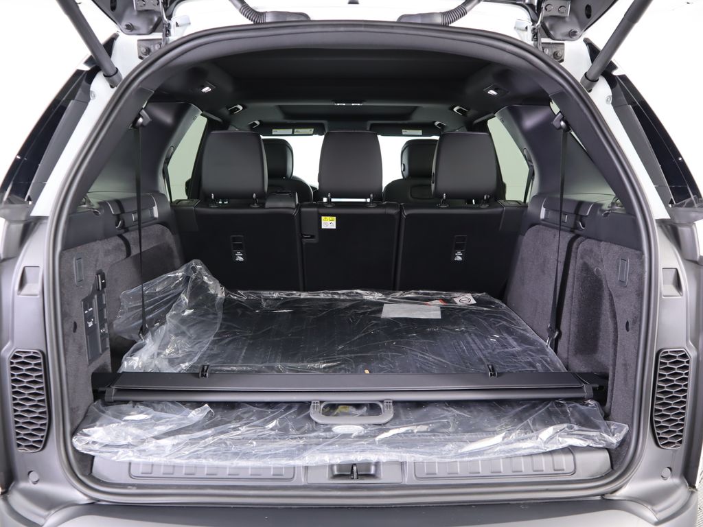 2025 Land Rover Discovery S photo 27