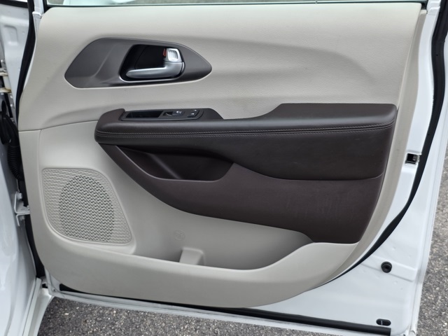 2018 Chrysler Pacifica Touring L photo 34