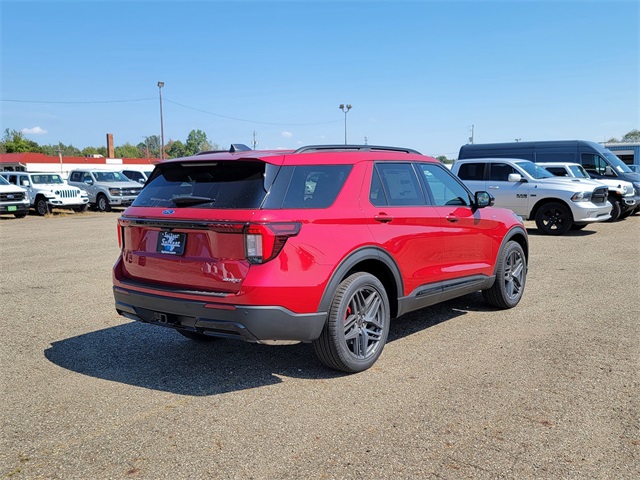 2025 Ford Explorer ST-Line photo 2