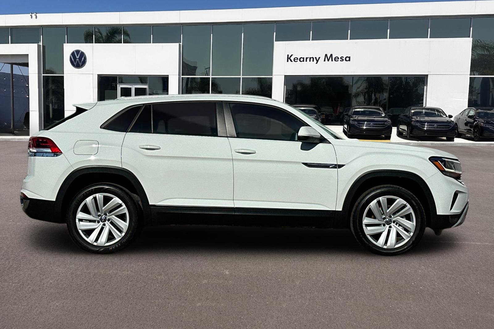 2023 Volkswagen Atlas Cross Sport SE Technology photo 3