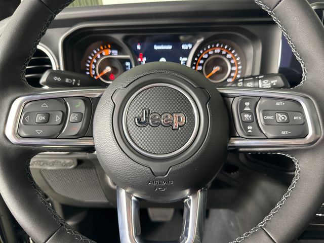 2025 Jeep Wrangler Sahara photo 11