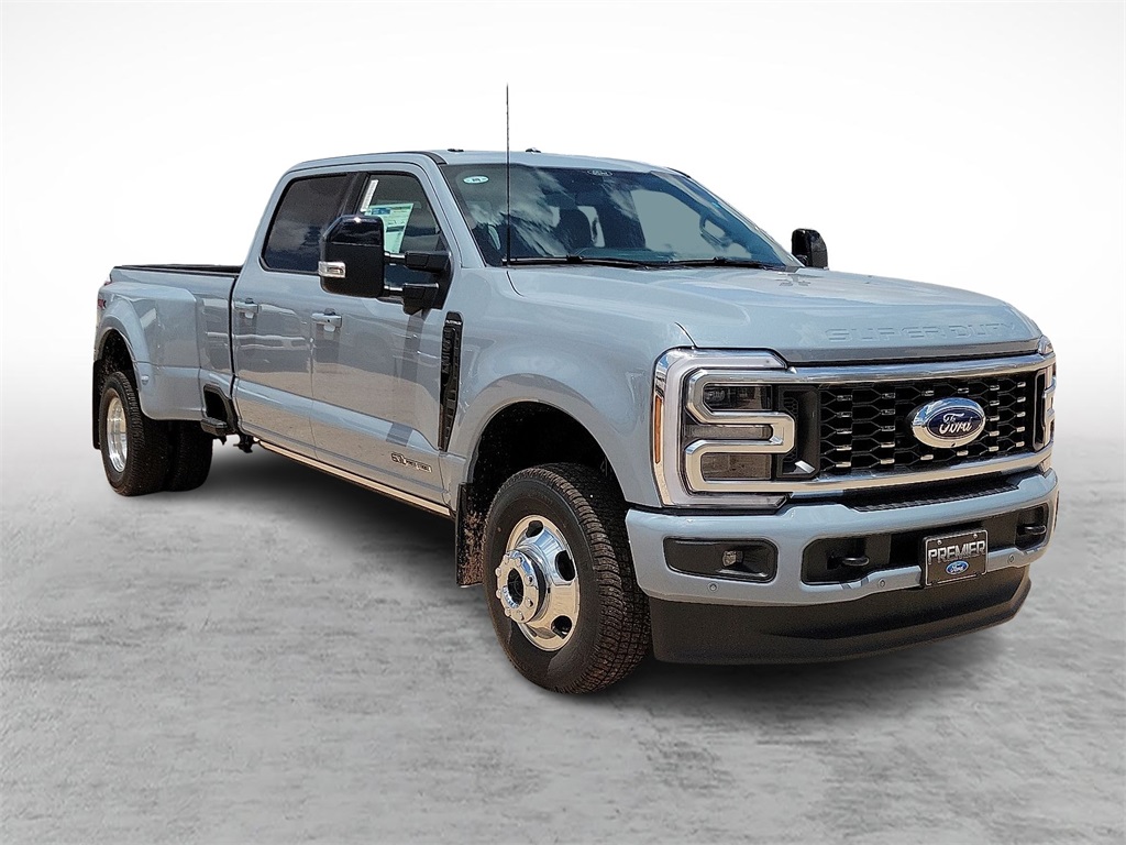 2025 Ford F-350 Super Duty Platinum's photo