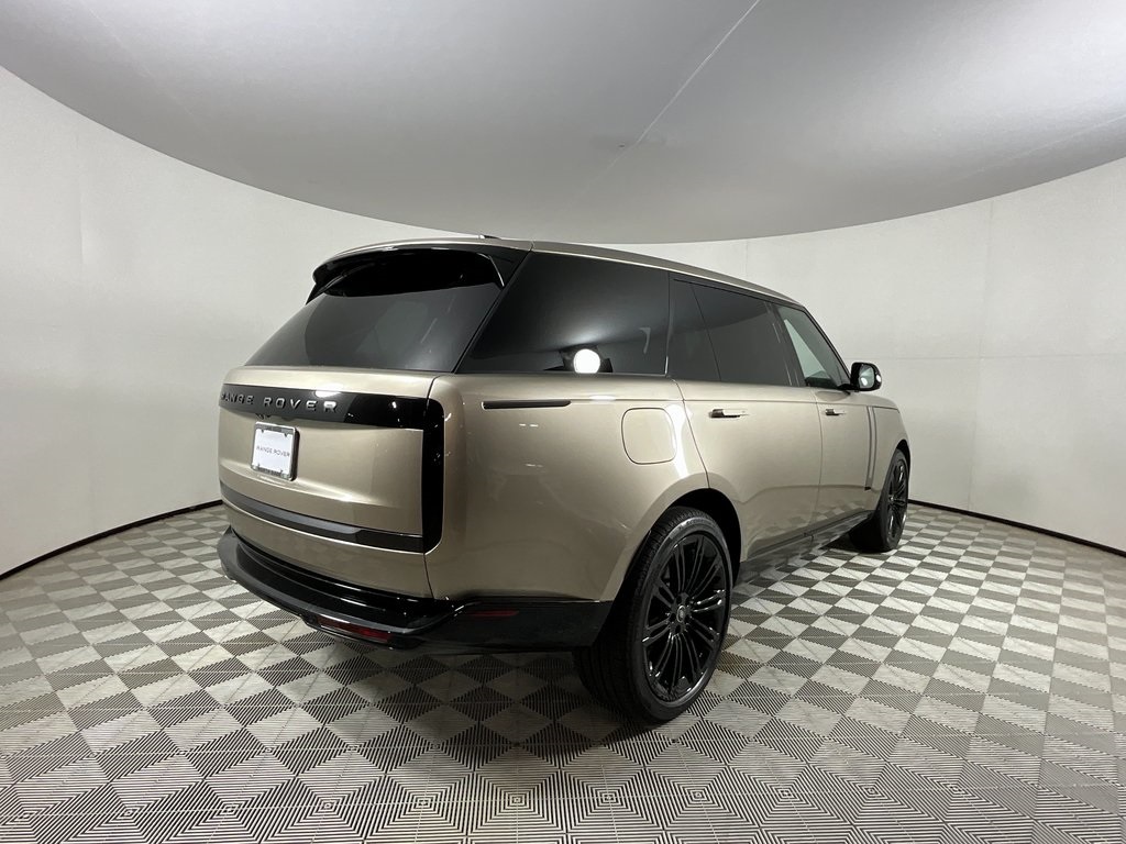 2025 Land Rover Range Rover SE photo 2