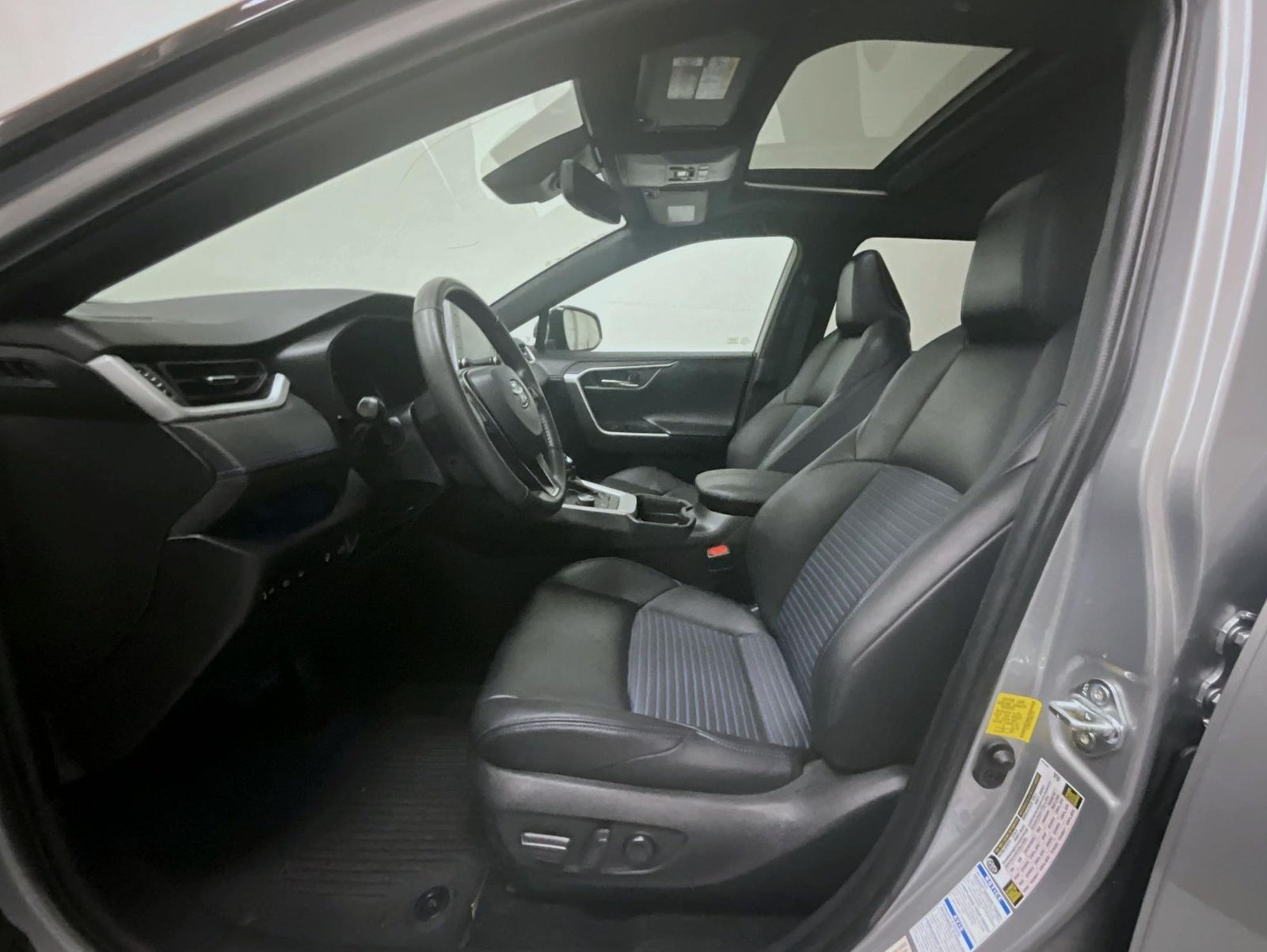 2021 Toyota RAV4 Hybrid XSE photo 10