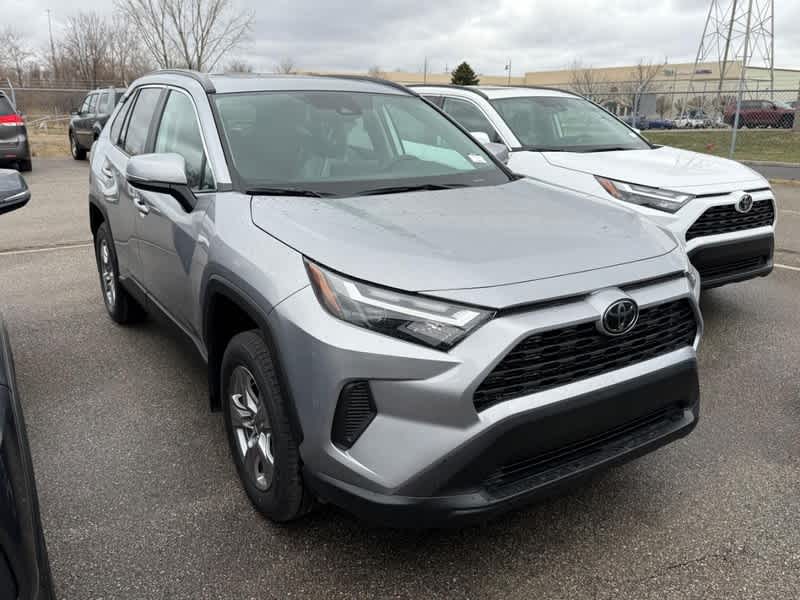 2025 Toyota RAV4 XLE's photo