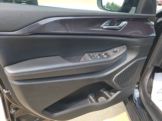2022 Jeep Grand Cherokee Altitude photo 9