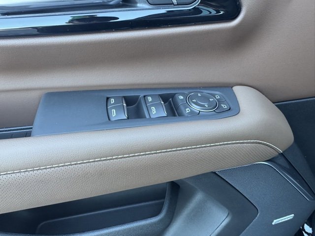 2025 Chevrolet Suburban High Country photo 8
