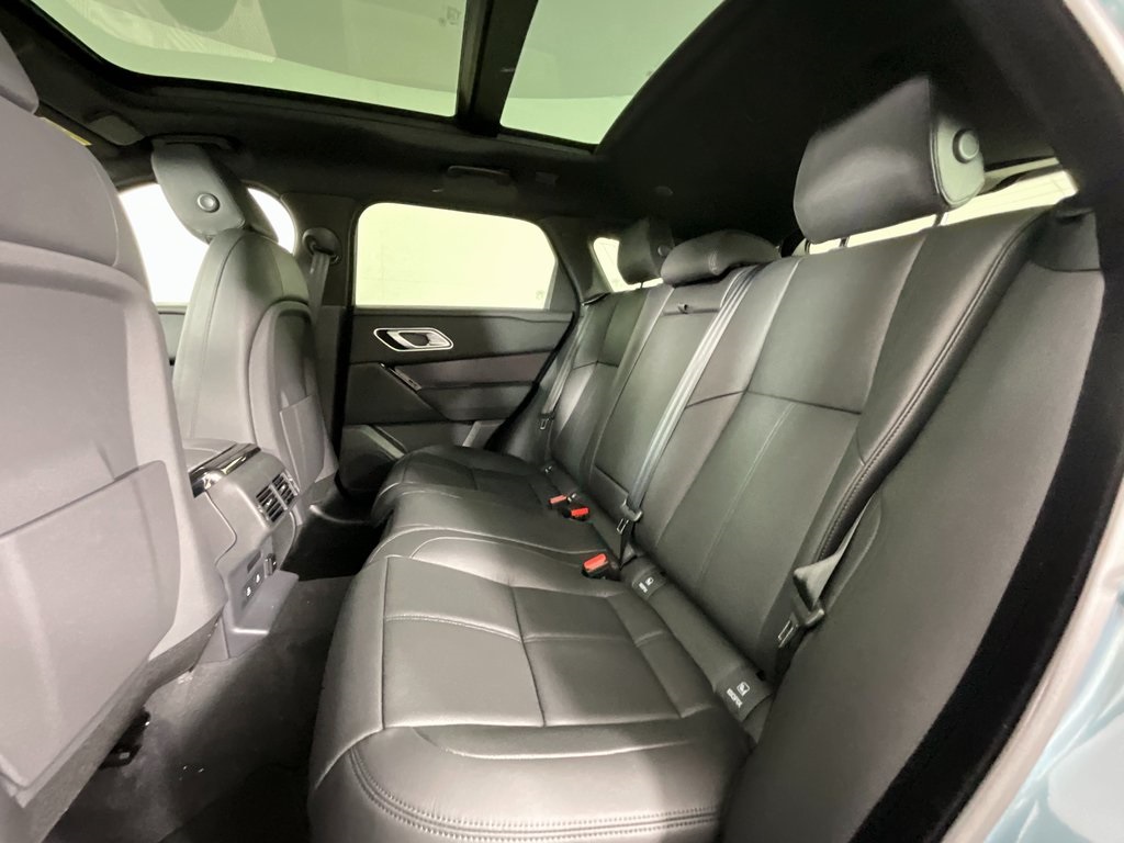 2026 Land Rover Range Rover Velar SE photo 5