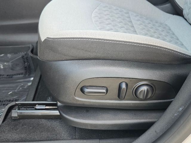 2023 Chevrolet Equinox LT photo 17