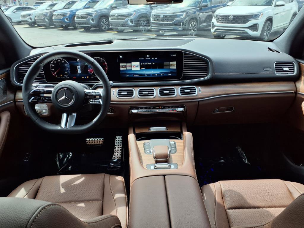 2025 Mercedes Benz GLS 450 4MATIC photo 4