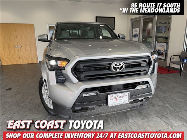 2025 Toyota Tacoma SR5's photo