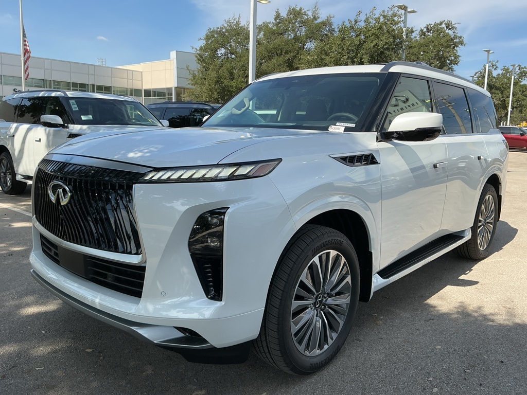 2026 Infiniti QX80 Luxe photo 7
