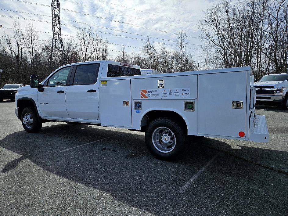 2024 Chevrolet Silverado 3500HD Work Truck photo 3