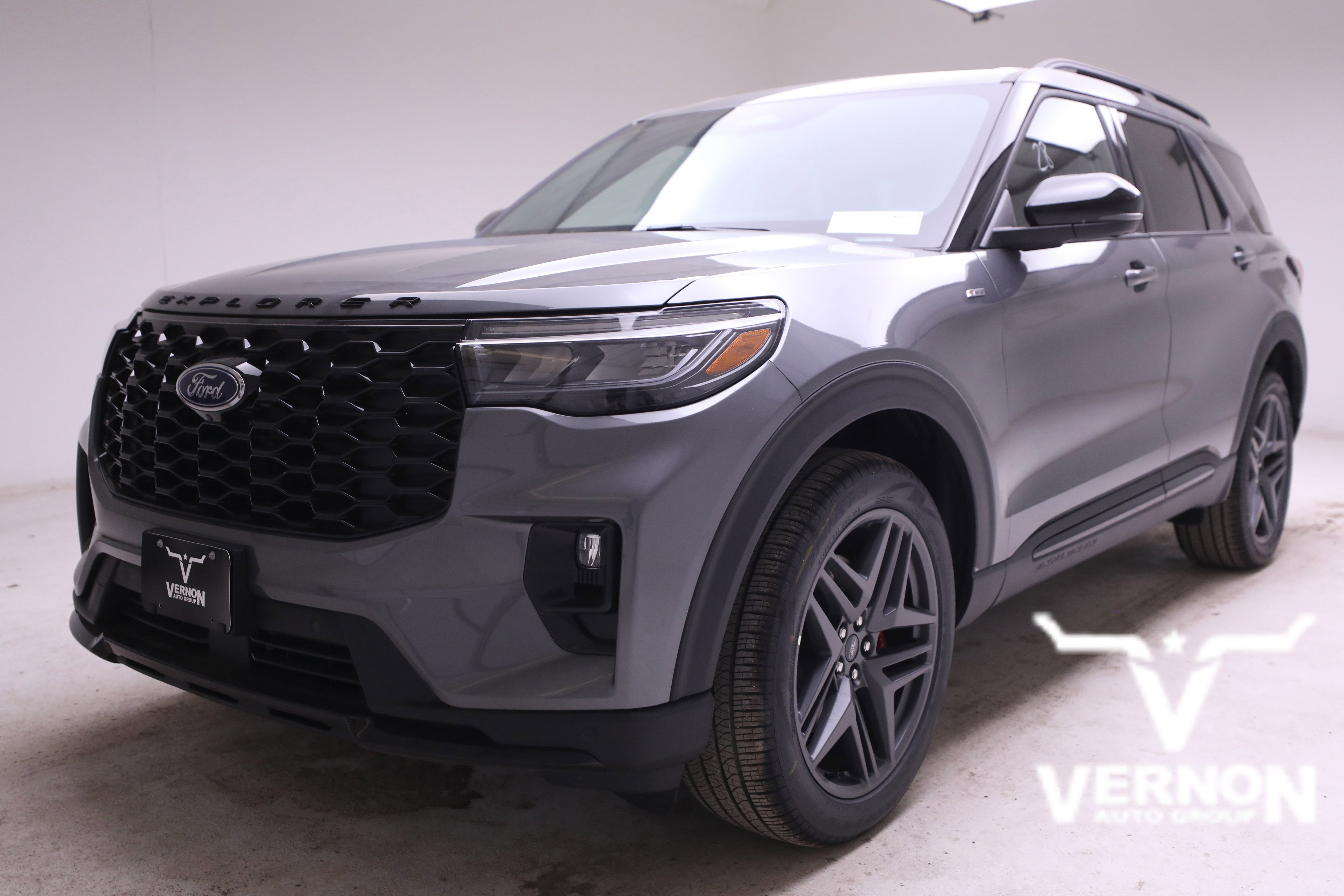 2025 Ford Explorer ST-LINE's photo