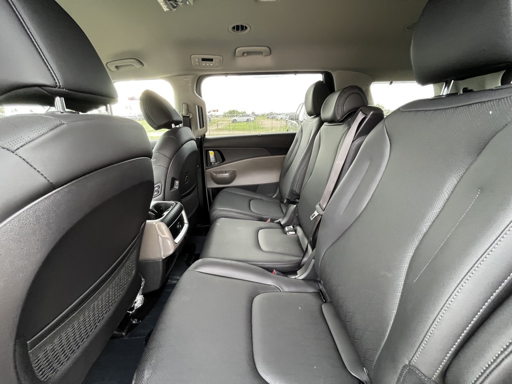 2026 Kia Carnival EX photo 15