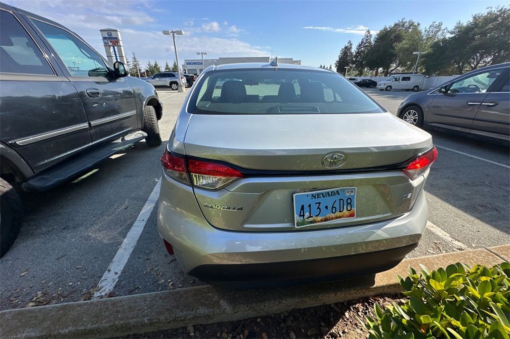 2023 Toyota Corolla LE photo 3