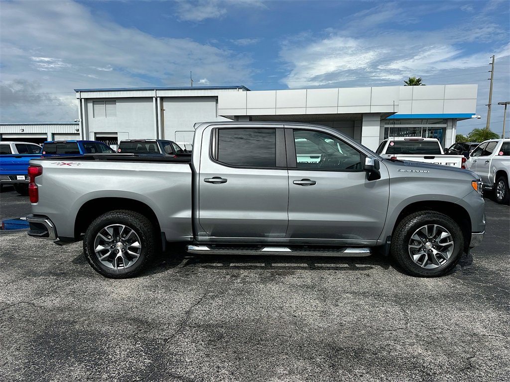 2025 Chevrolet Silverado 1500 LT photo 3