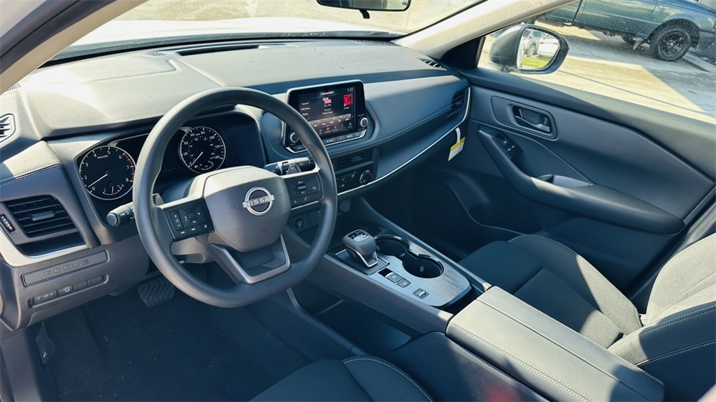 2025 Nissan Rogue S photo 10