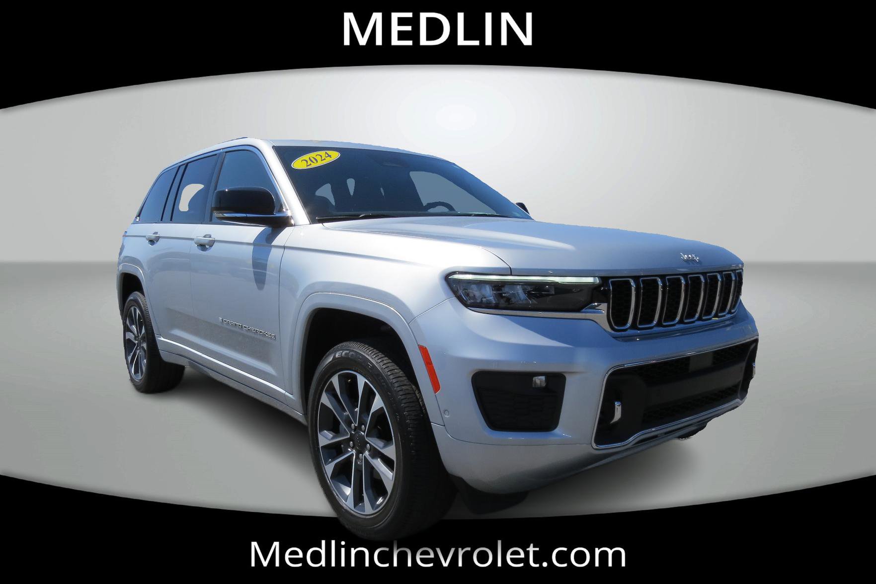 2024 Jeep Grand Cherokee Overland photo 2