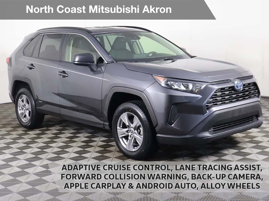 2022 Toyota RAV4 LE's photo