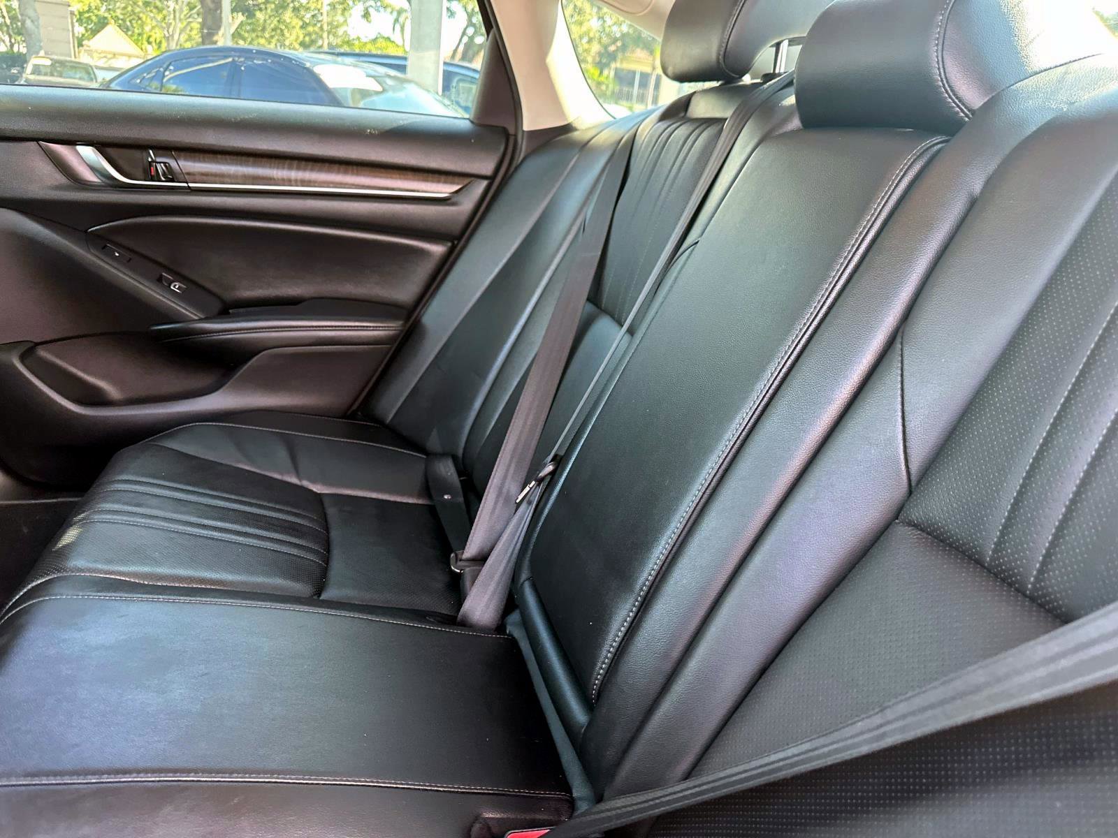 2022 Honda Accord Touring 2.0T photo 11