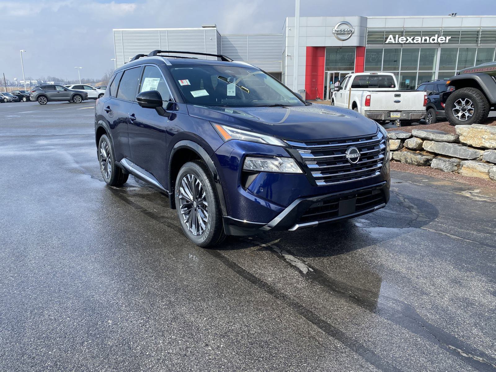 2025 Nissan Rogue Platinum's photo