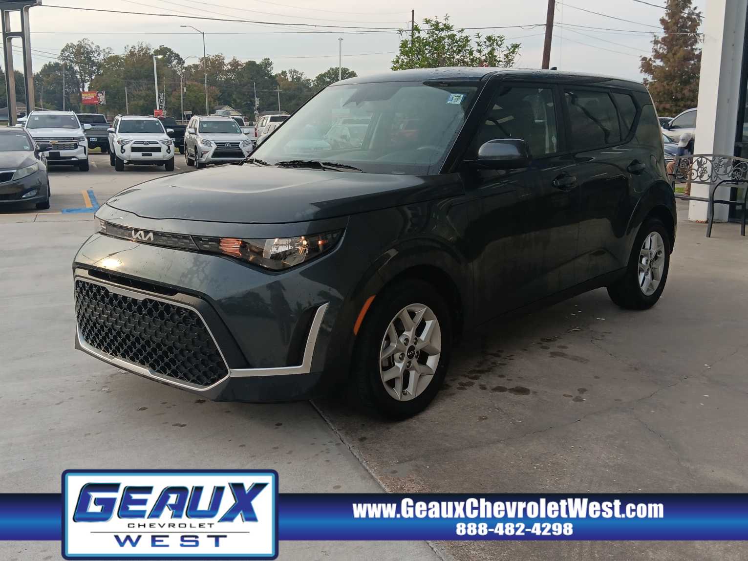 2024 Kia Soul LX photo 2