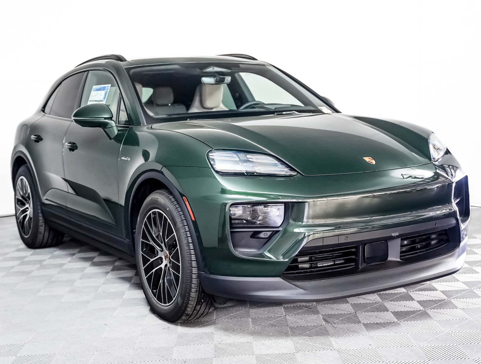 2025 Porsche Macan Electric photo 8