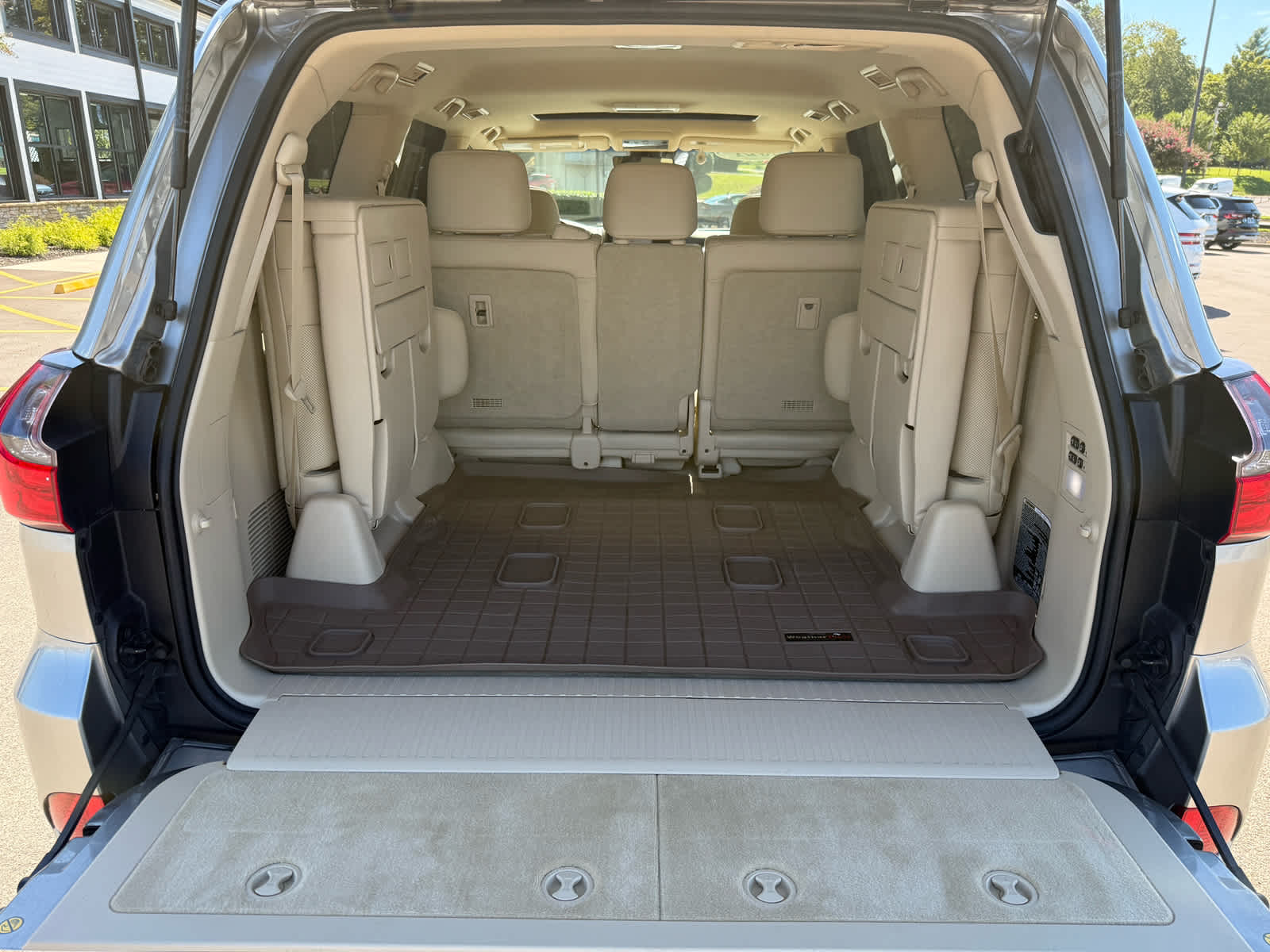 2021 Lexus LX 570 photo 31