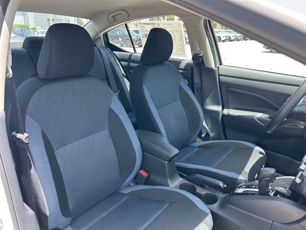 2025 Nissan Versa SV photo 32