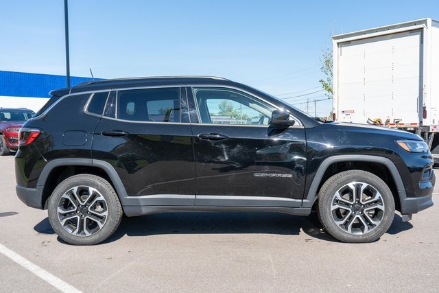 2022 Jeep Compass Limited photo 3