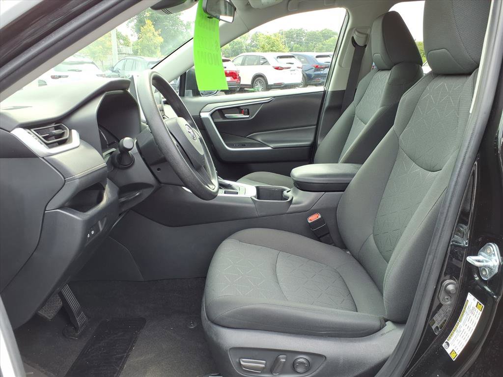 2024 Toyota RAV4 XLE photo 19