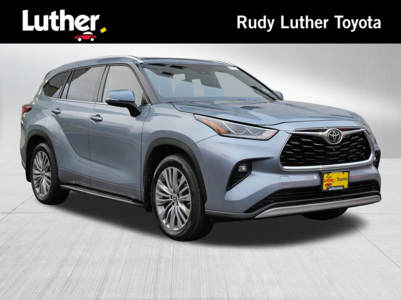 2021 Toyota Highlander Platinum's photo